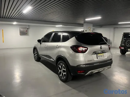 jeepetas y camionetas - Renault Captur 2021 | 24,300 KM | Automática 8