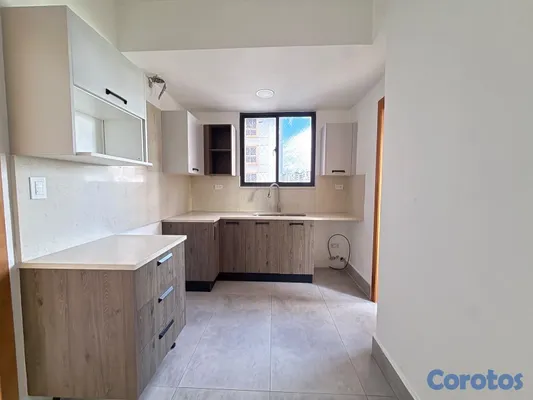 apartamentos - vendo Evaristo Morales dos habitaciones 2.5 baños dos parqueos balcón servicio  16