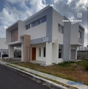 Quinta's del Sur | Casa Familiar con Patio, Family Room y Solar Extra