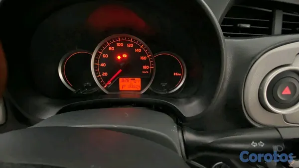 carros - Toyota Vitz 2014 Gris 9