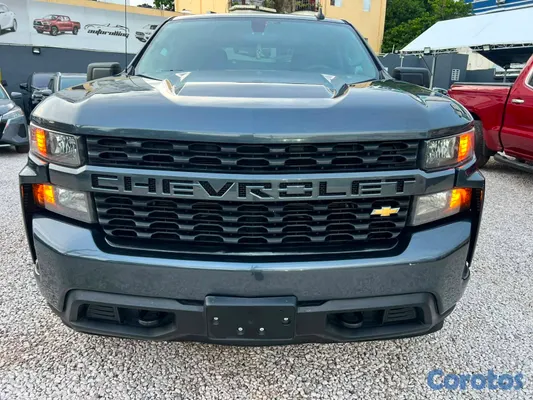 jeepetas y camionetas - CHEVROLET SILVERADO 1500 CUSTOM 2022 3
