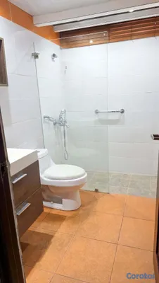 apartamentos - Av. Anacaona, Amplio apto. de 220mts con Línea blanca y excelente iluminación 6