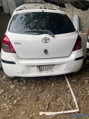 carros - vendo Toyota vitz para pieza o arreglar  3