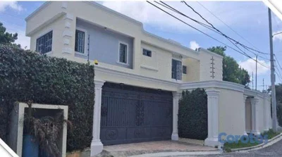 Vendo casa clásica actualizada de 2 niveles en Arroyo Hondo Viejo