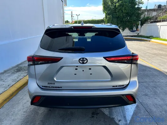 jeepetas y camionetas - Toyota highlander 2022 XLE 4x4 12