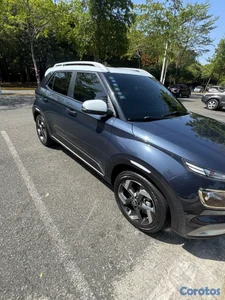 Hyundai Venue 2021 Semi Full. 34,500km 