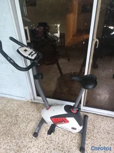 bicicleta estacionaria con ajuste de fuerza 