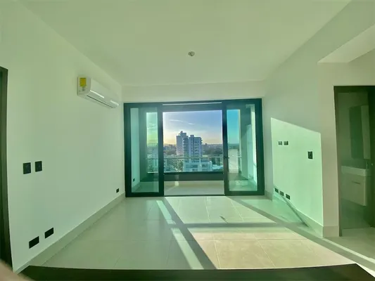apartamentos - Apartamento de venta en piso alto en La Esmeralda 9