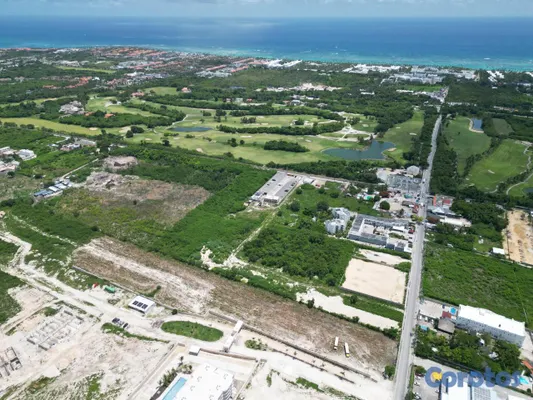 solares y terrenos - Solar de 17,000 metros en PuntaCana, entorno envid 2