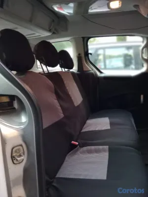 jeepetas y camionetas - Vendo Citröen Berlingo 2016 p/pasajeros en muy buen estado 5