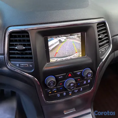 jeepetas y camionetas - JEEP GRAND CHEROKEE LAREDO 4X4 2018 3