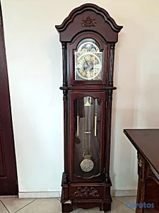 Precioso reloj de péndulo en perfecto estado de fu