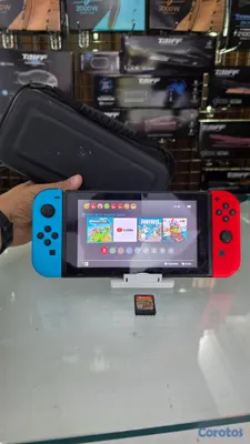 consolas y videojuegos - Nintendo Switch V1 con su estuche y un juego fisic 2