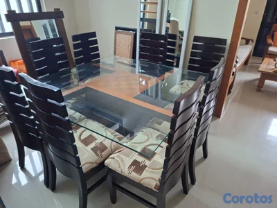 Mesa de comedor de 8 sillas en roble