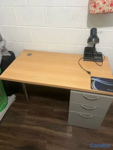 Escritorio y sillon