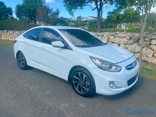 carros - Hyundai Accent 2013 Automático | CarPlay + Cámara 2