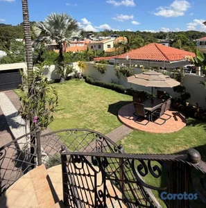 Exclusiva Residencia en Los Cerros | Patio Enorme, Terraza con Bar y Doble Cocin