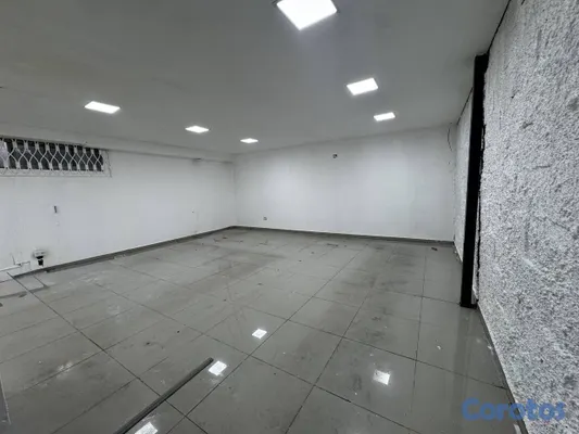 oficinas y locales comerciales - Alquilo Local  300 mts   en los prados  6