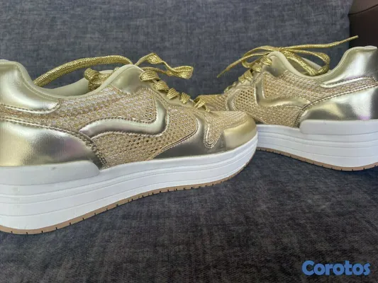 zapatos para mujer - Tennis Dorados Size 9 3