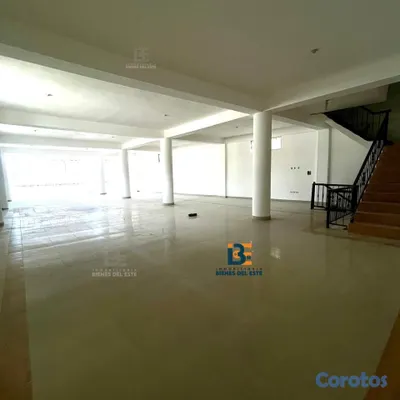 oficinas y locales comerciales - DE VENTA Amplio LOCAL COMERCIAL de Dos Niveles 📍EN 5