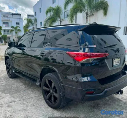 jeepetas y camionetas - Toyota fortuner 2017 3
