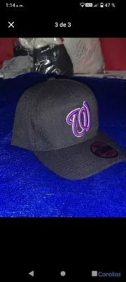 ropa para hombre - gorra abierta pico doblado negra con morado 💜 2