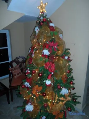 decoración y accesorios - Árbol de Navidad de color verde, estado usado sin accesorios  2