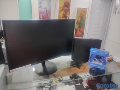 Oferta de Playstation 4 Slim + Monitor Sceptre 100