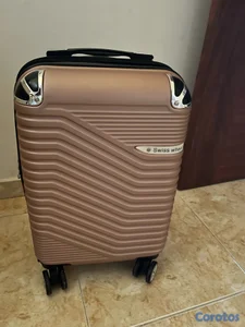 Carry-on (artículo personal) rosada con ruedas removibles 