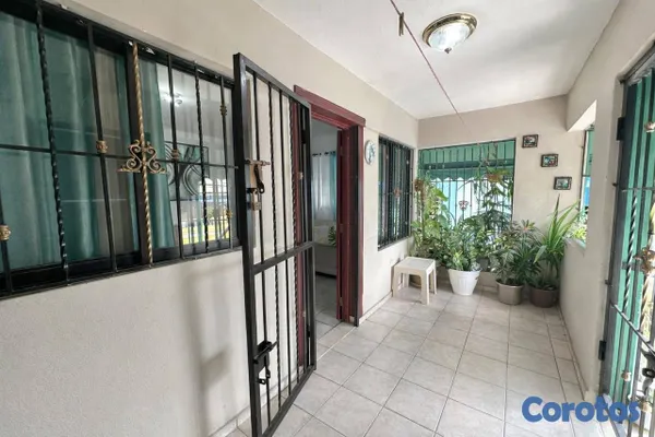 casas - Casa de 4 habitaciones en venta en Don Honorio 5