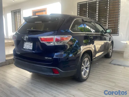 jeepetas y camionetas - Se vende Toyota Highlander 2016 14