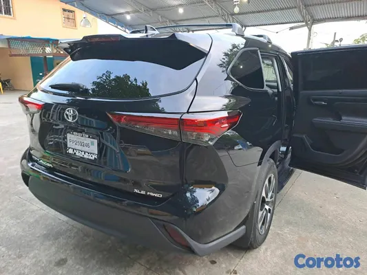 jeepetas y camionetas - Toyota higlander xle 2022 4