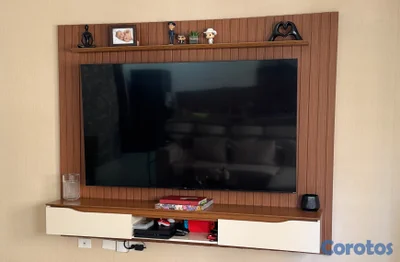 Panel de TV 70'' + Soporte de TV