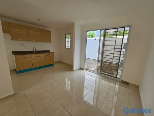 casas - Vendo cómodo casa duplex con patio de dos niveles en Colinas del viento 4