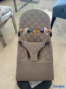Mecedora de bebé súper cómoda y liviana,