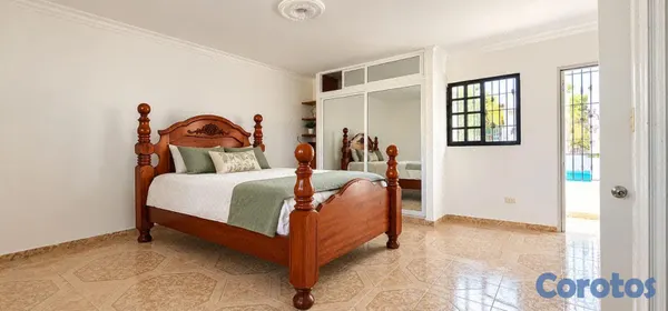 casas - Vendo amplia casa en Vista Hermosa con piscina y patio 8