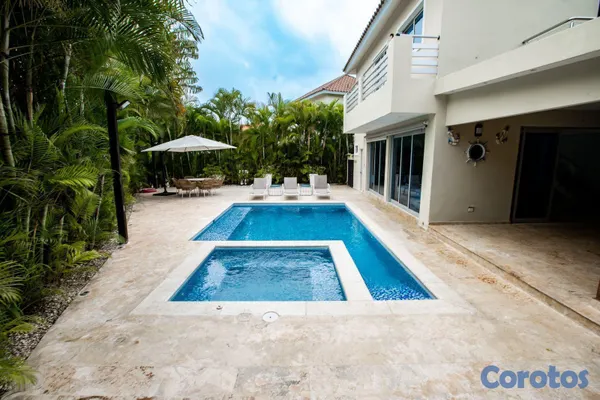 casas - Lujosa Residencia de Dos Niveles con Piscina y Jacuzzi 5