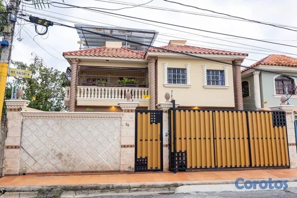 casas - CASA DE 3 NIVELES CON PANELES SOLARES EN VENTA EN VISTA HERMOSA  3