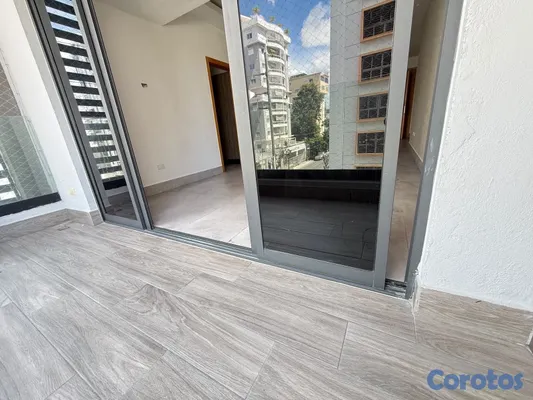 apartamentos - vendo Evaristo Morales dos habitaciones 2.5 baños dos parqueos líneas  balcón  4