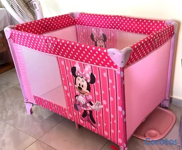 Corral rosado de bebé semi-NUEVO