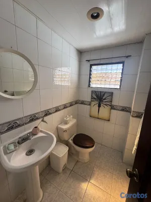 apartamentos - vendo Gazcue segundo nivel con terraza 4 habitaciones 2.5 baños dos parqueos  8