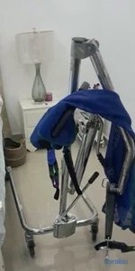Vendo grúa para levantar persona enferma y una cam