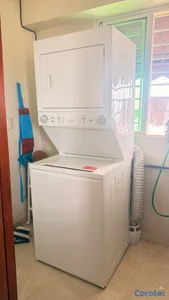 LAVADORA SECADORA TIPO TORRE DE GAS.  FRIGIDAIRE COMO NUEVA