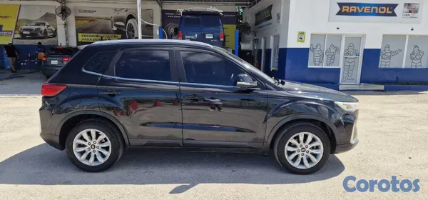 jeepetas y camionetas - Jeepeta compacta Bestune T33 año 2022 17