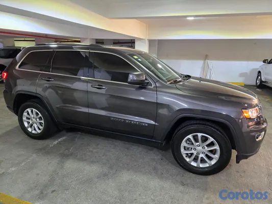 jeepetas y camionetas - Jeep Grand Cherokee Laredo 2021 2