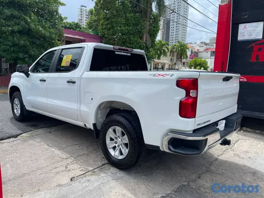 jeepetas y camionetas - SE VENDE  Camioneta de trabajo Chevrolet Silverado 9