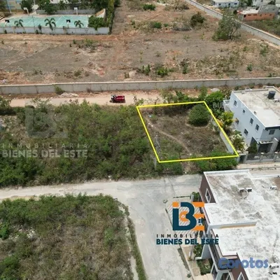 solares y terrenos - Se vende solar con 301 metros en Residencial Naime 2