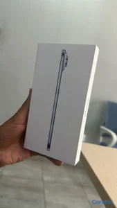 Disponible iPhone  17 AIR. 256GB  batería 96 %. Tiene un  Rayoncito en la panta