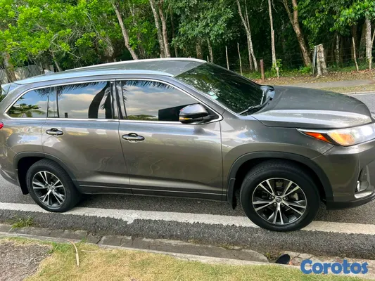 jeepetas y camionetas - Toyota higlander le 2018 4