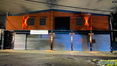 ALQUILER NAVE COMERCIAL EN ALQUILER –PROXIMO PROLONGACION 27